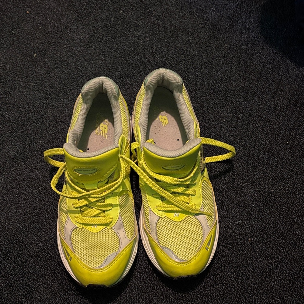 New Balance Women's Sneakers - Neon Yellow